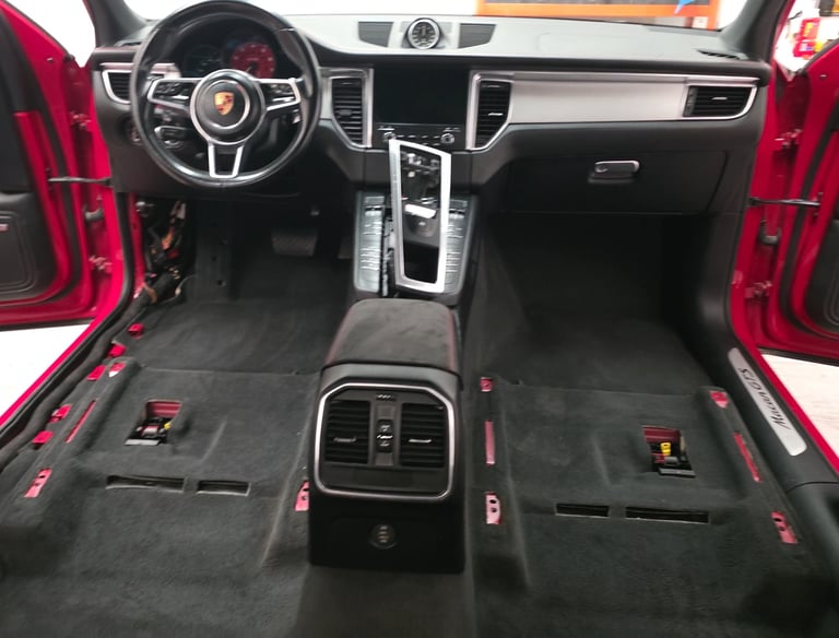 Limpieza profunda y detallado interior profesional de automóvil en D Cars PRO Detailing Guadalajara.