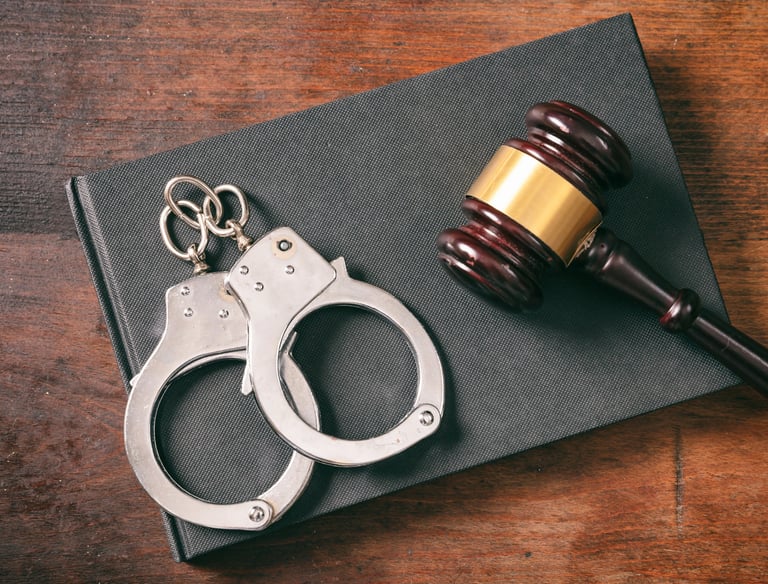 Mazo y esposas, asesoramiento en Derecho Penal.