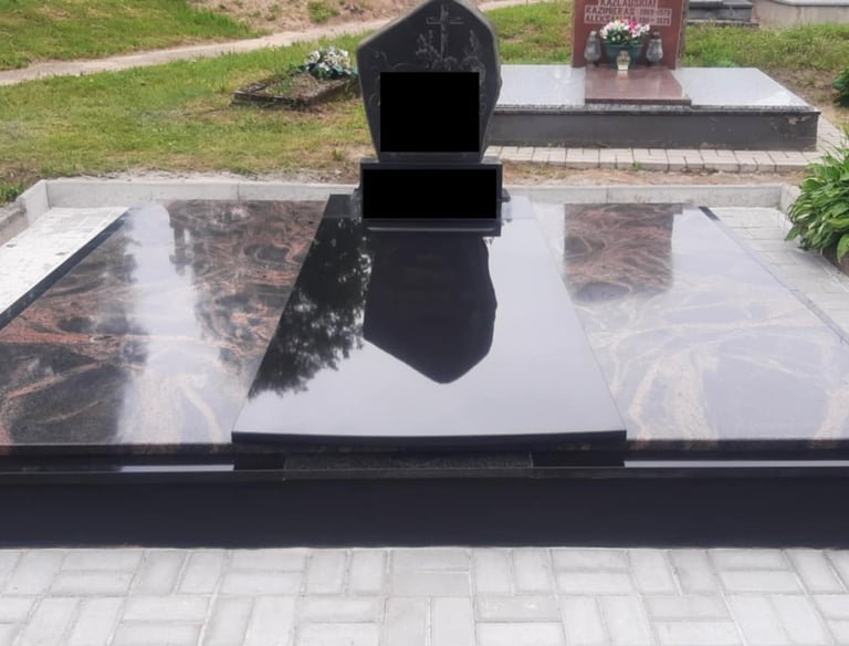 Kapo dengimas plokštėmis, paminklo pastatymas