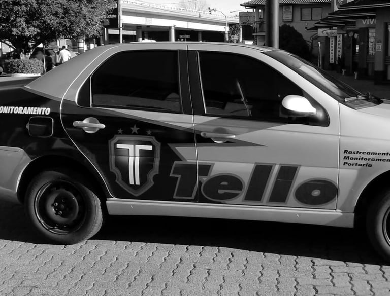 Viatura antiga da Tello Segurança com logo antigo
