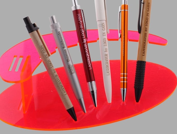 a group of pens and pens sitting on a table