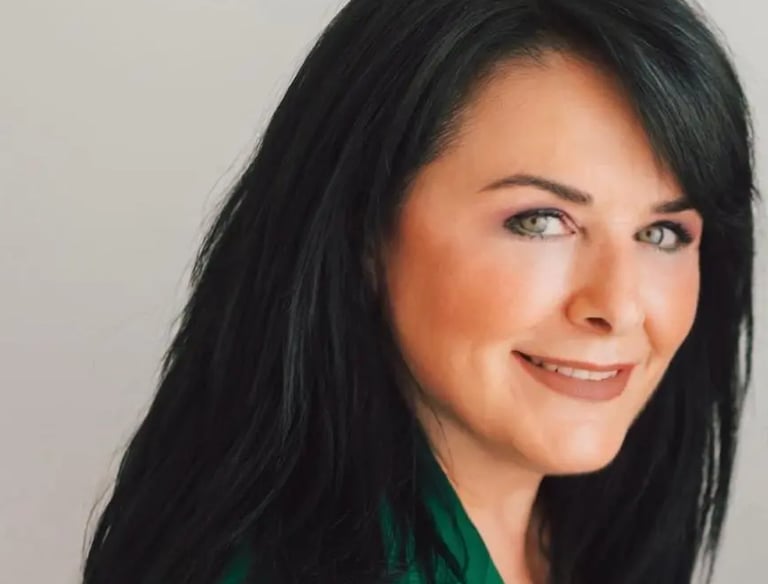 Montserrat Almansa - Specialist in hybrid plasma and micropigmentation, sales and marketing strategi