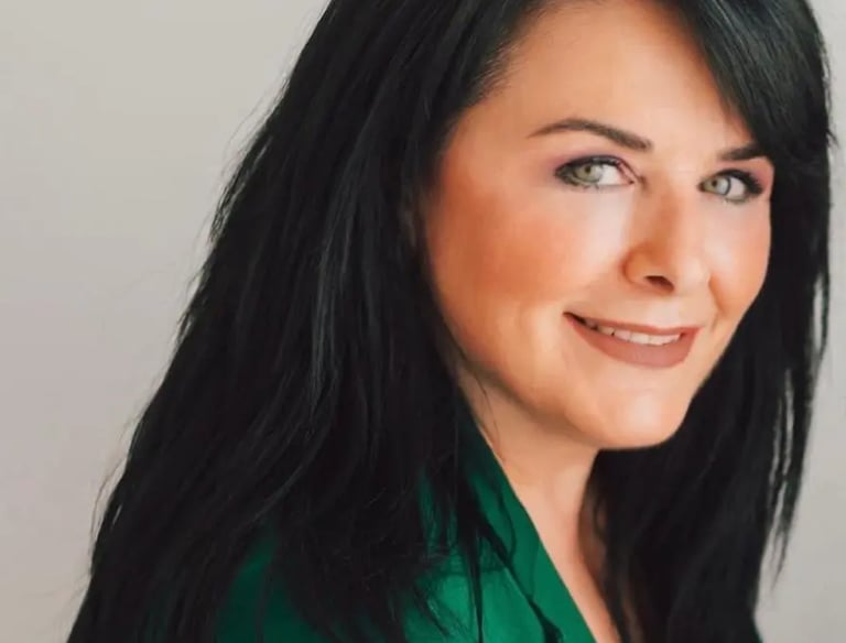 Montserrat Almansa - Especialista en plasma híbrido y micropigmentación, estratega en ventas y marke