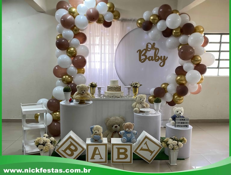 Decoração de chá de bebê tema Ursinhos com tons suaves e detalhes delicados