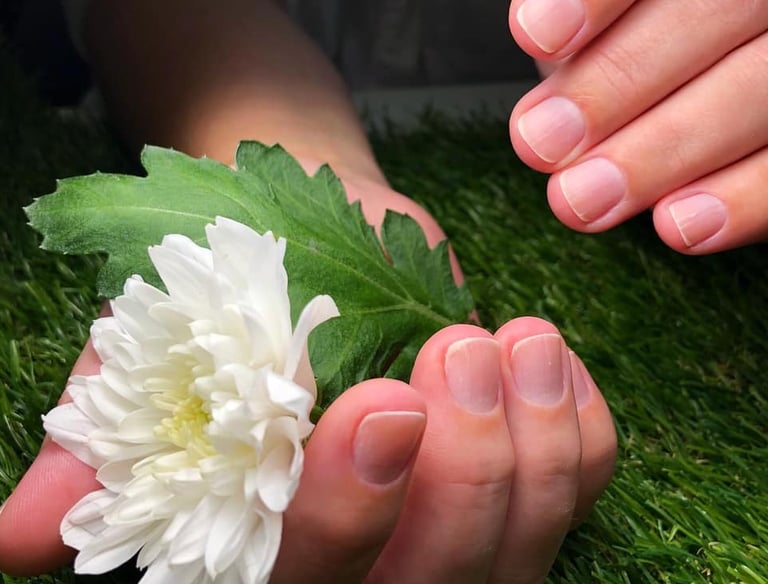 Moteriškas higieninis manikiūras