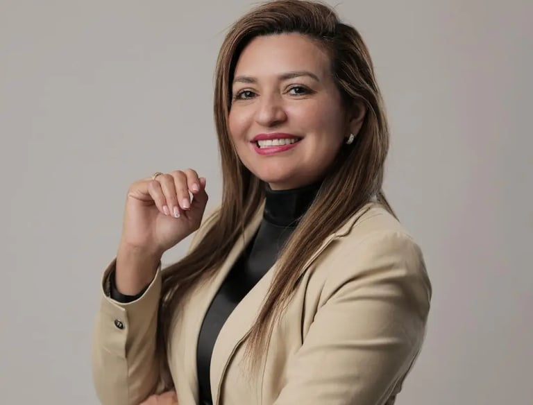 Rosmery A Young - Experta en estética y cosmetología dental con más de 20 años de experiencia