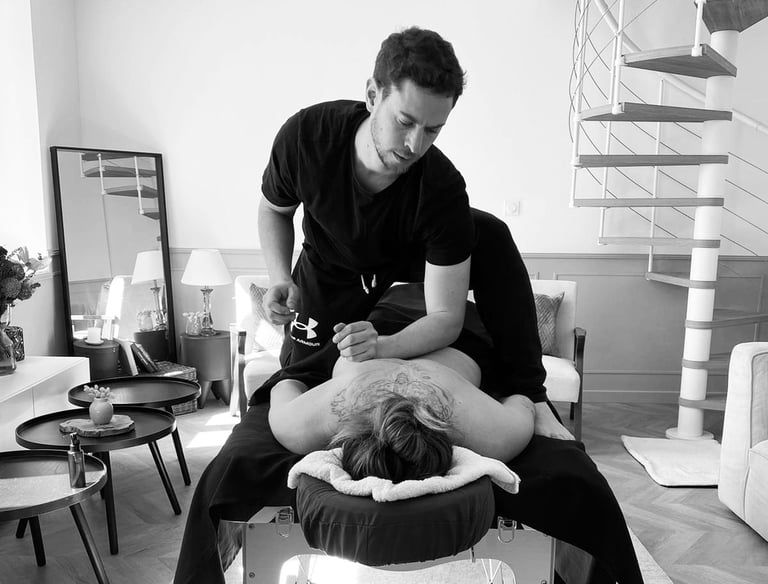 Massage à domicile sur table de massage professionnelle