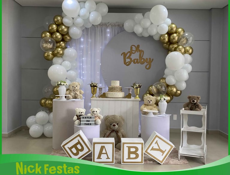 Decoração infantil teen com visual moderno, elementos vibrantes e cenário estiloso para festa linda