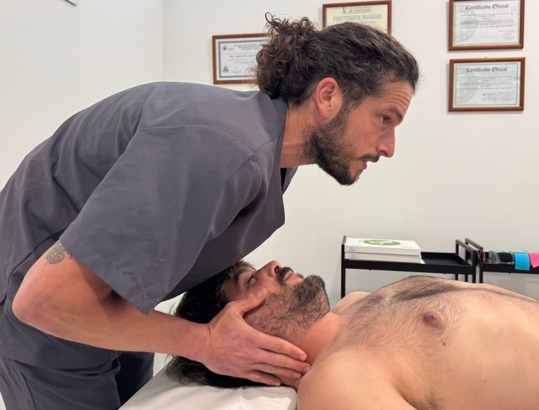 Aurelio_con_paciente_de_osteopatía