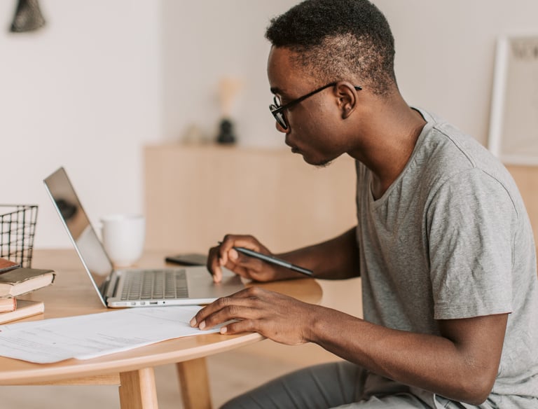 A qualified Science teacher tutoring a student online