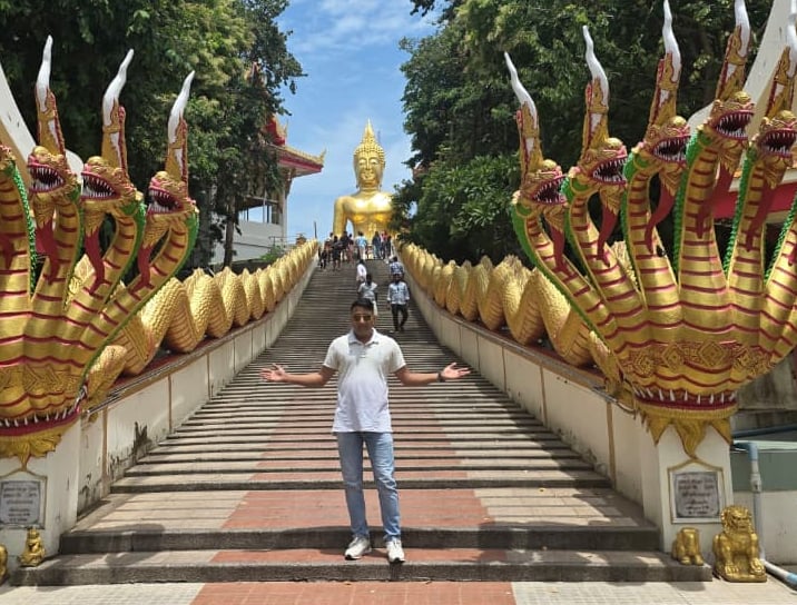 Mintu Yadav mentoring entrepreneurs and direct sellers for growth and consistency.