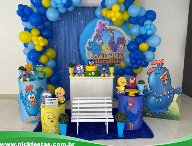 Decoração infantil tema Galinha Pintadinha com cores alegres e personagens divertidos
