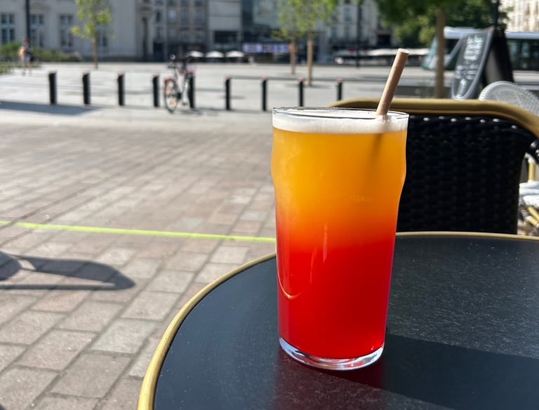 cocktails rafraîchissants en terrasse