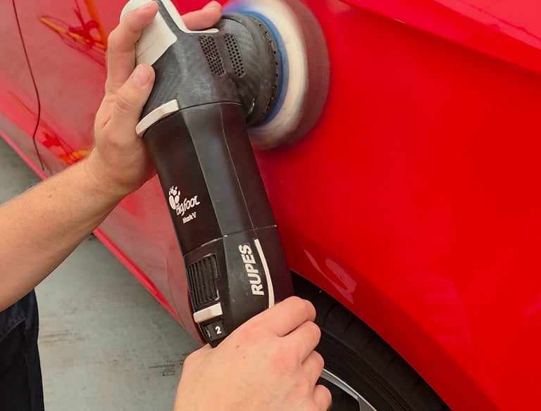 Audi A1 en proceso de pulido