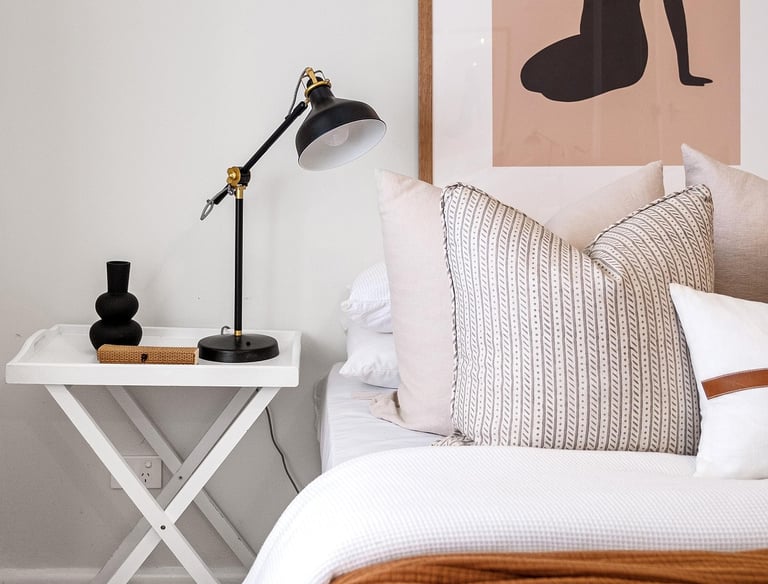 HotelArt: Μίνιμαλ Κομοδίνο & Μαξιλάρια - Ξενοδοχειακός Εξοπλισμός Έπιπλα Μίνιμαλ