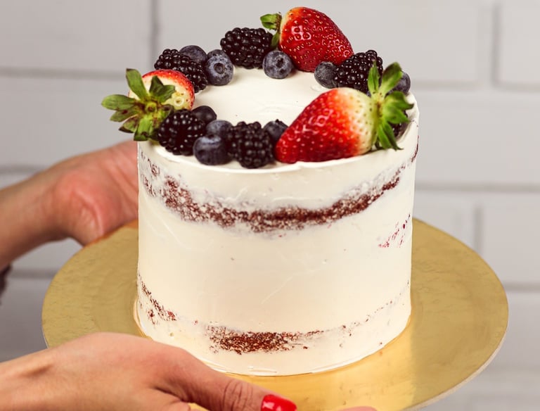 bolo-decorado-com-frutos-vermelhos