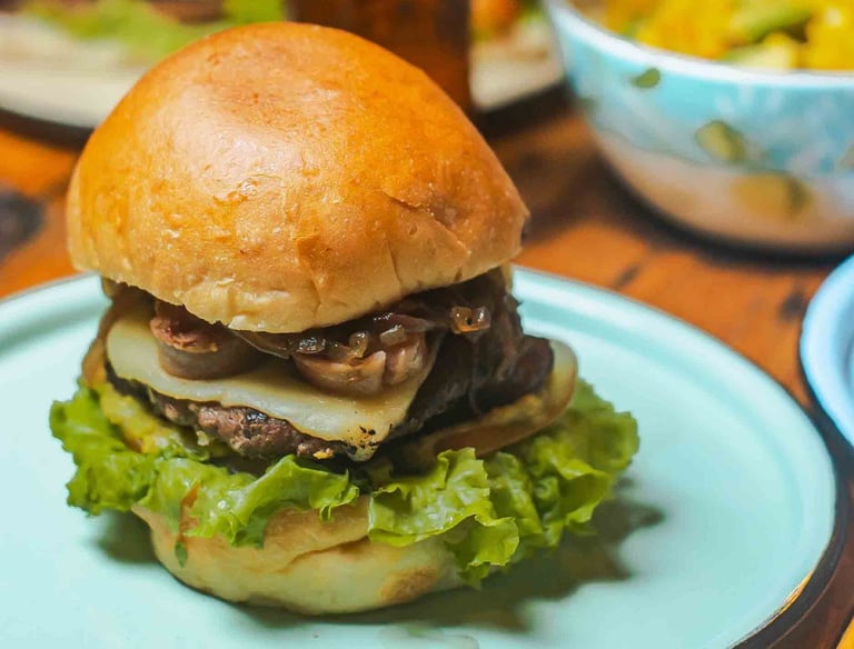 Hamburguesa Artesanal en Kabú Café Restaurante Calarcá Quindío