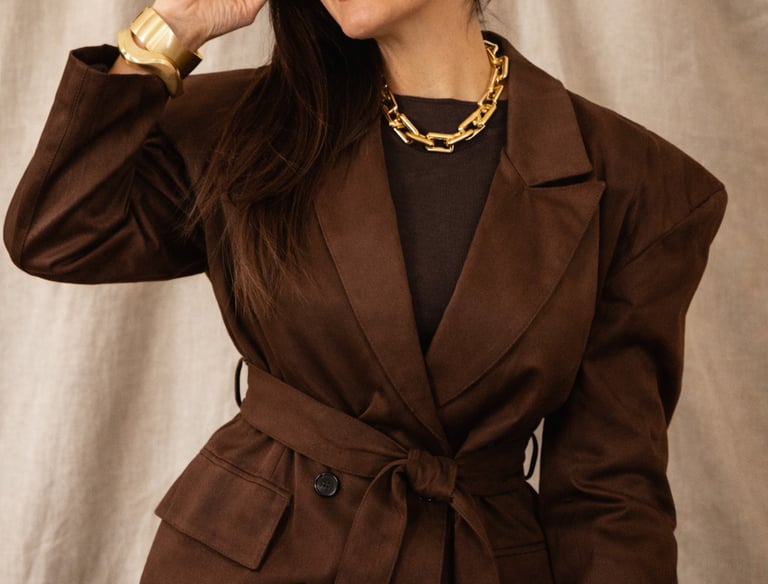 Blazer New-York avec ceinture coupe croisée, une pièce élégante qui allie confort et style pou