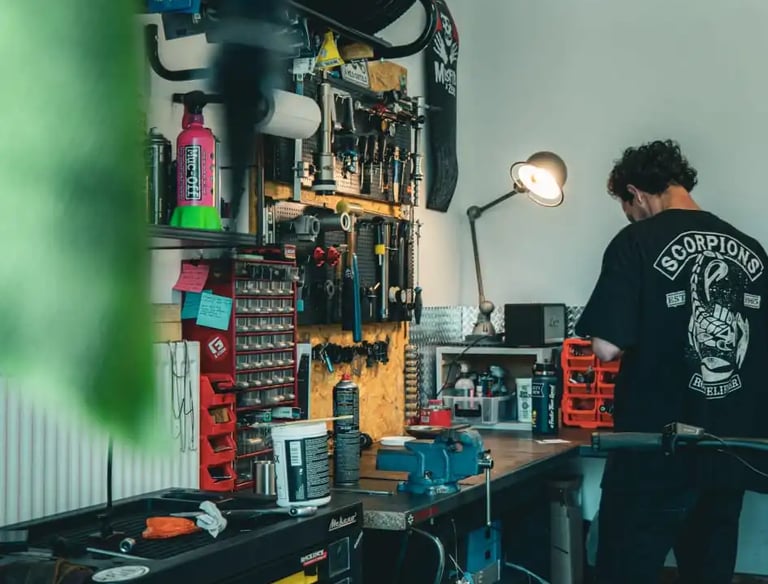 image du chef faisant l&amp;amp;amp;amp;amp;amp;amp;#x27;entretien de vos vélos 