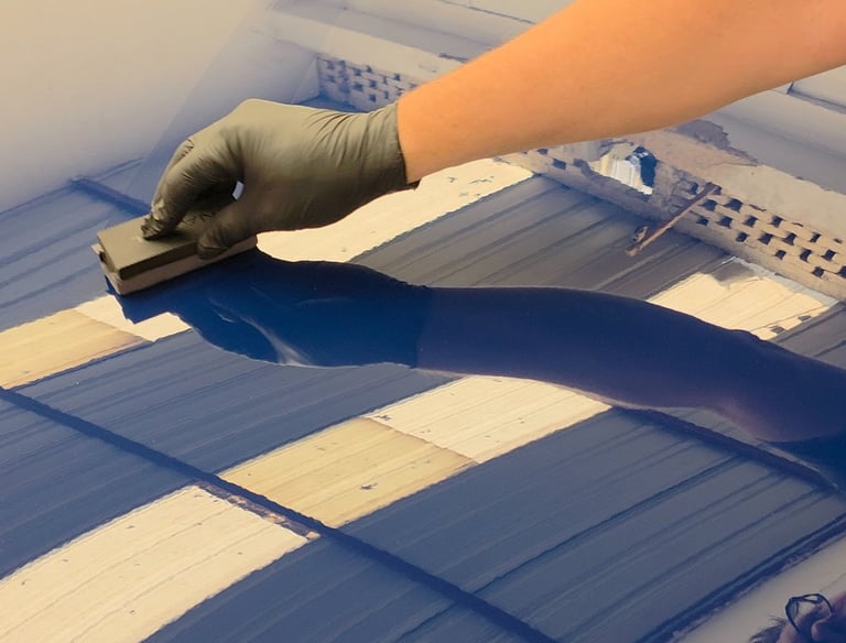 Técnico aplicando recubrimiento cerámico Vonixx en el garage D Cars PRO Detailing Guadalajara, protección avanzada de pintura