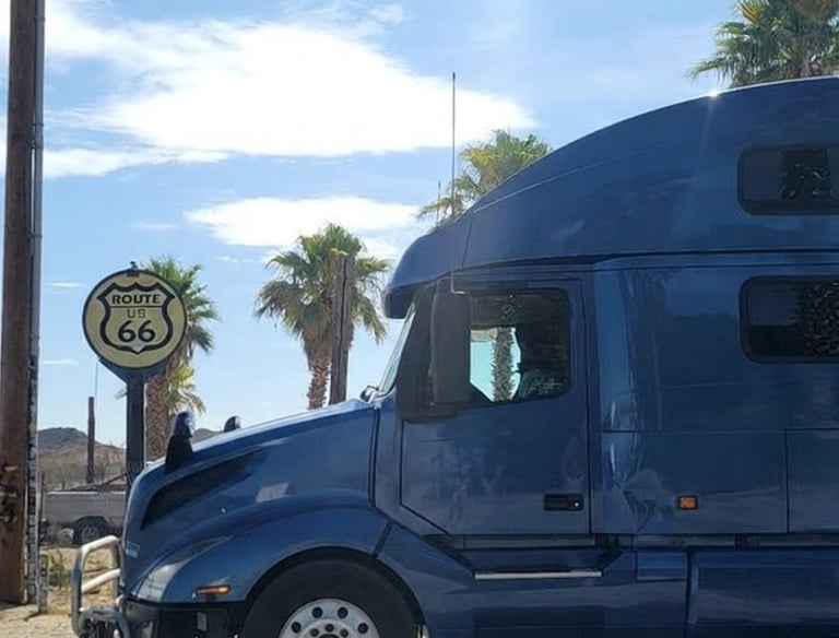 camion parqueado en la ruta 66 en estados unidos