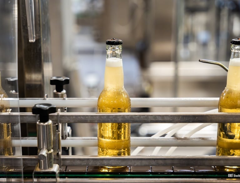 Mise en bouteille et mise en canette de boissons artisanales personnalisées