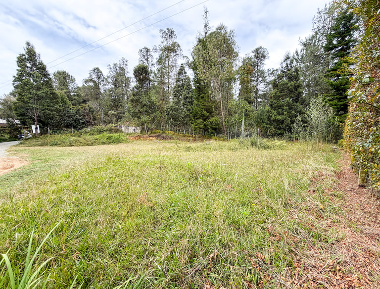 Lote en venta en Santa Elena, Medellín.