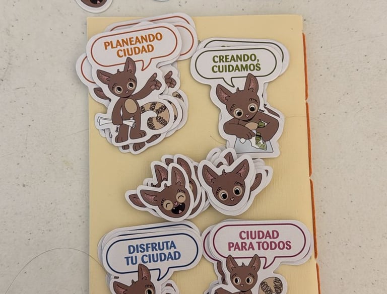 Foto con stickers de un mapachin con globos de texto 