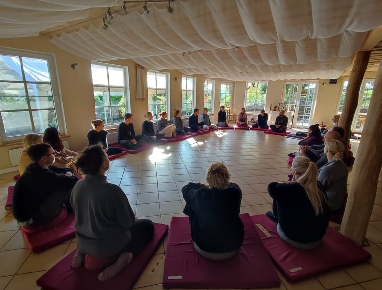 Zen Meditacija, kvėpavimo pratybos, zen retreat, tylos, sąmoningumo stovykla