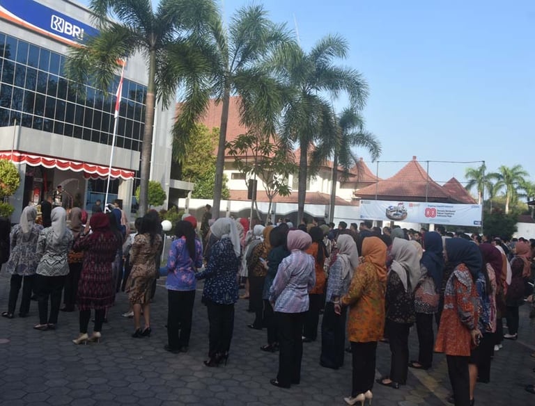 Upacara HUT RI Ke 80 BRI BO Lumajang