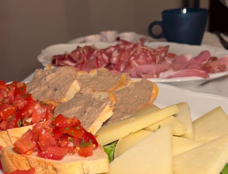 Tagliere antipasto toscano formaggi toscani Il Fondaccio Dai dottori Ristorante Castellina in Chiant