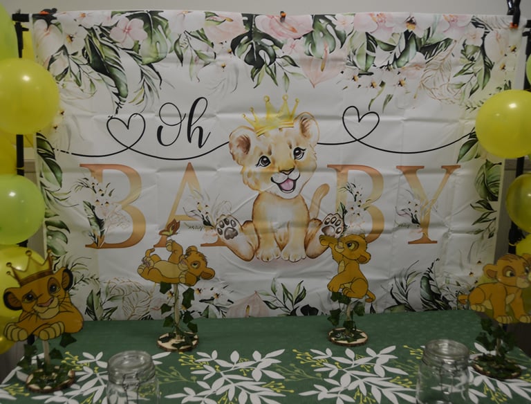 Decoración de Baby shower con temática del rey león
