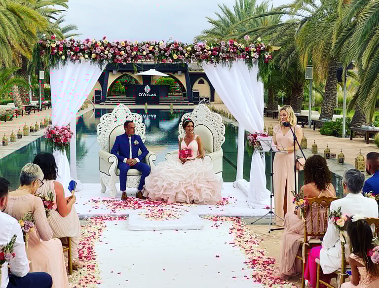 Lucie officie une ceremonie laique au Maroc