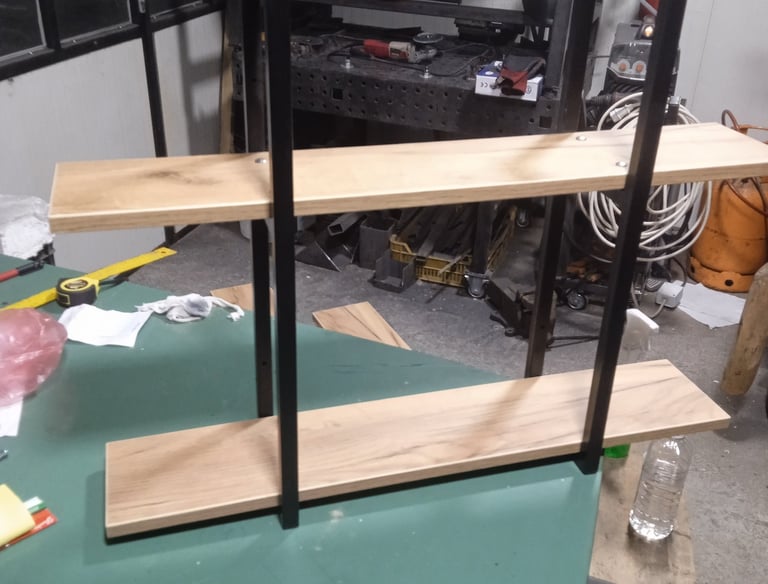 drvometal, drvo metal, nameštaj, police, stolovi, stolice, ograde, ograda, kapija