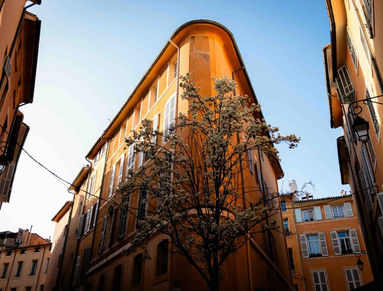 Aix en Provence building architecture airbnb