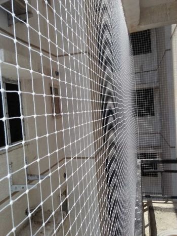 Balcony ke liye transparent safety net installation