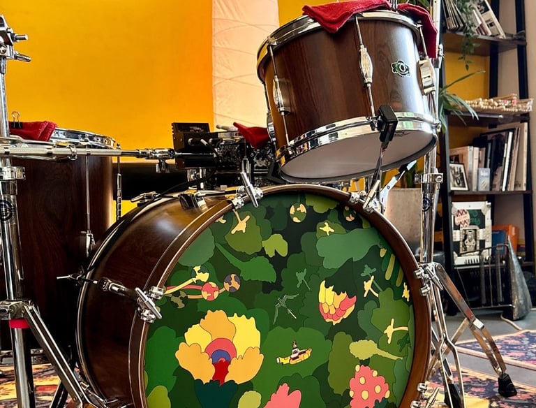 Blije leerling bij Drumschool Stefan van de Brug in Den Haag