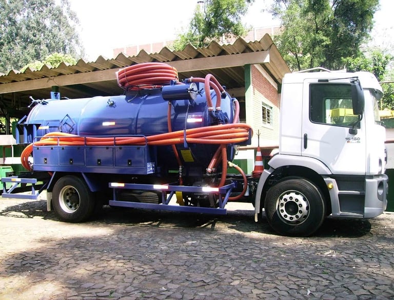 caminhão com sucção e hidrojateamento