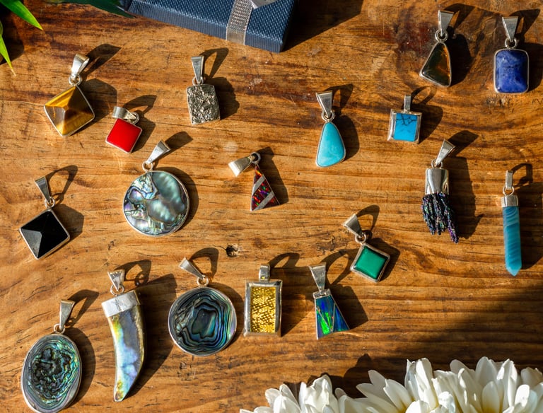 joyeria de playa con piedras naturales