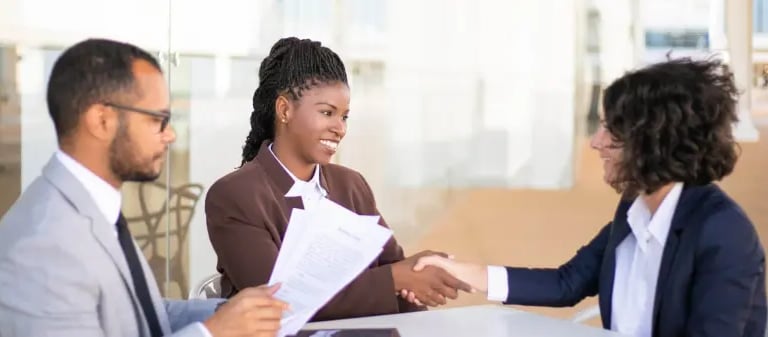 alt="Advogada Denise Viana em Viamão, especialista em Direito Trabalhista, de Família e Inventário