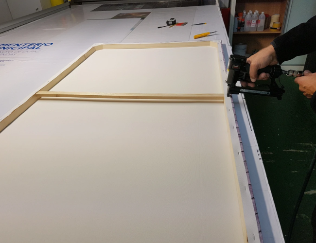 Nuestros bastidores de madera brindan el soporte perfecto para que tus imágenes y gráficos se muestren de forma adecuada, ele