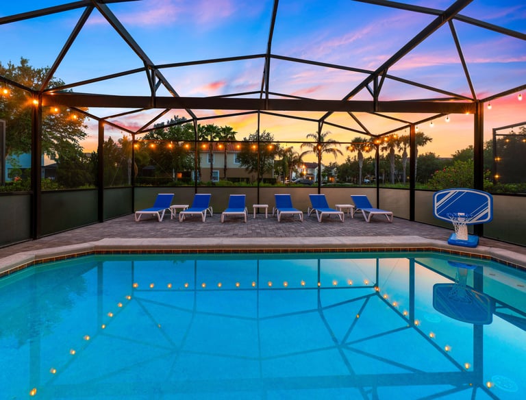 Orlando Vacation Rental: South-West facing pool with loungers, BBQ and outdoor dining