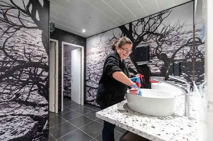Intervention zone espace toilettes bureaux Haute-Savoie