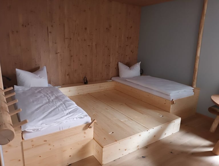 clevere Möbel im Kinderzimmer: wandelbare Schlaf- und Spielkombination