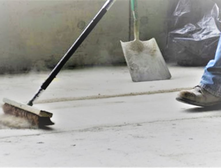 Sprzątanie po budowie - zamiatanie i odkurzanie, mycie, czyszczenie, przygotowanie do odbiorów