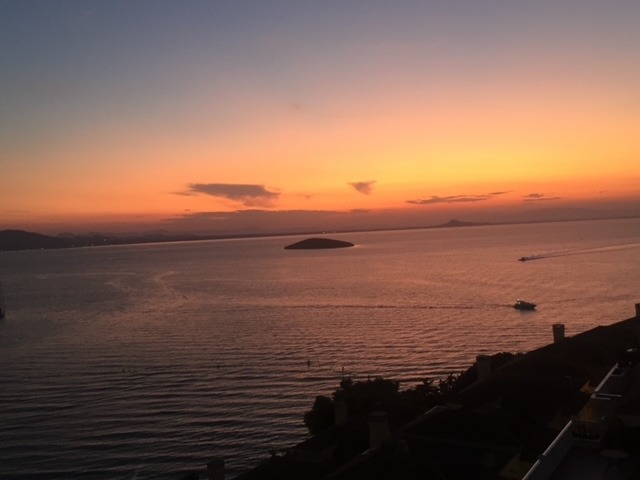Vista desde la terraza al Mar Menor. Atardecer y puest de sol