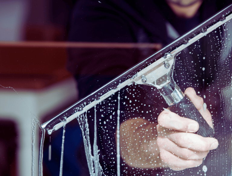 Nettoyage professionnel des vitres 