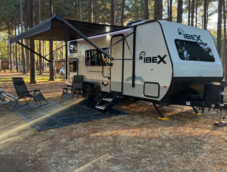 Lightning RV Rentals of Louisiana | Travel Trailer Rentals | Fifth Wheel Camper Rentals