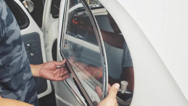 Side Window Auto Glass Replacement