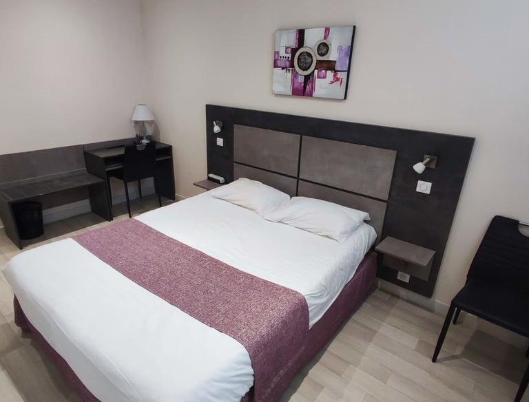 Les chambres ont été rénovées pour vous offrir un séjour confortable à l'Hôtel des Voyageurs à Urdos